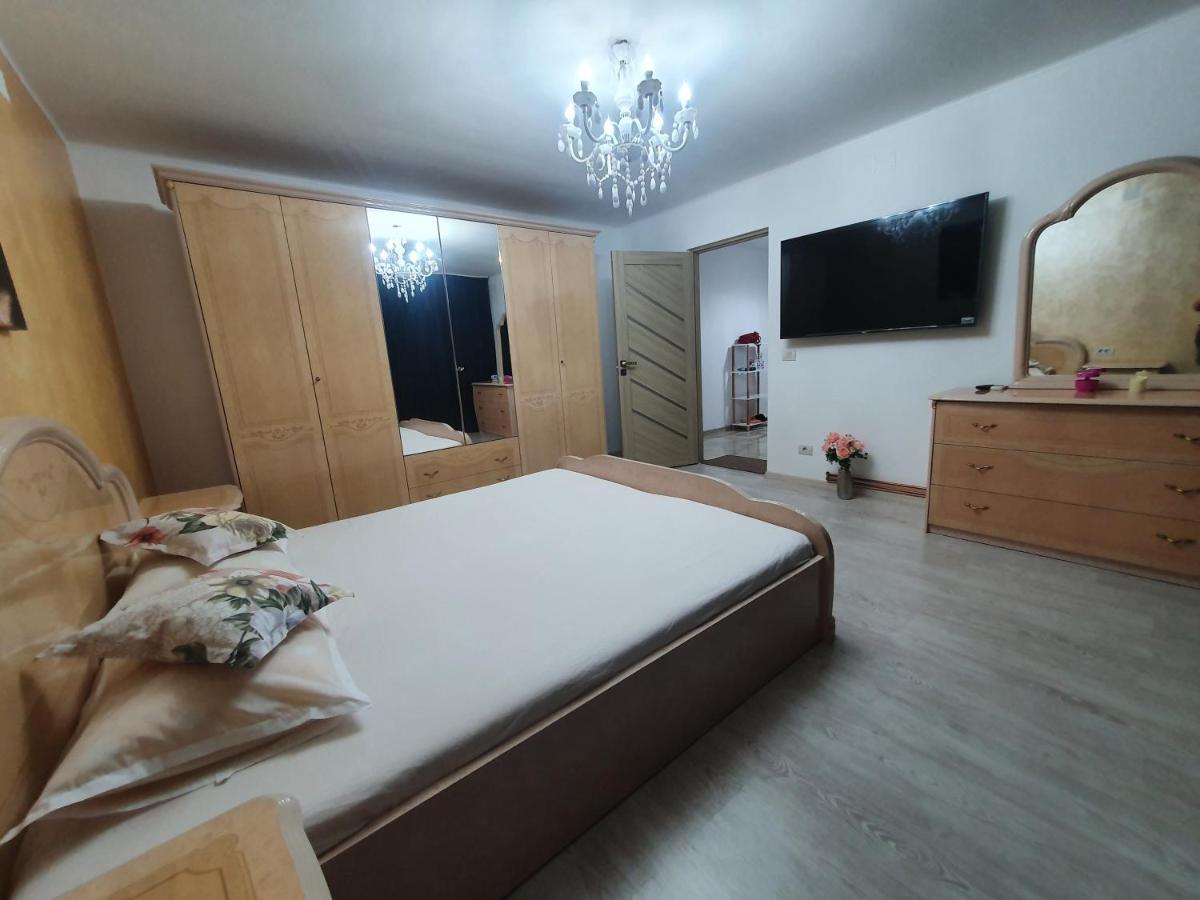 Târgu Jiu Kriss Apartment Luxury מראה חיצוני תמונה
